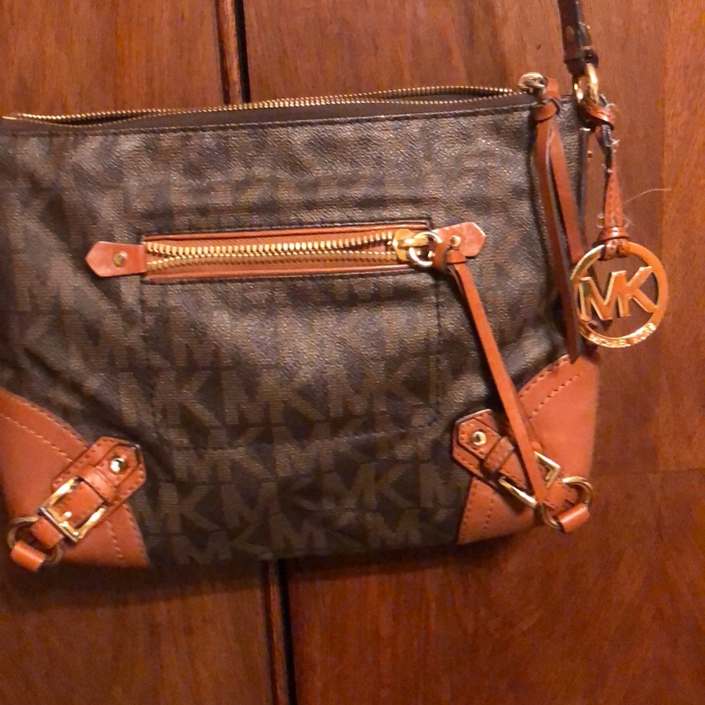 Michael Kors 💯purse And dust bag